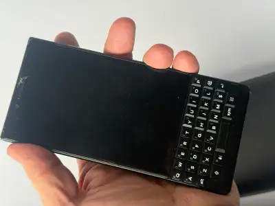 Blackberry Key2 - needs fix, View more