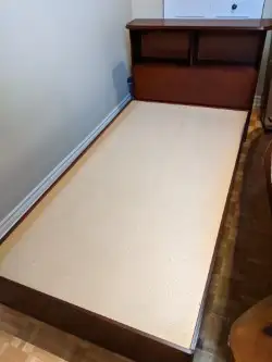 Grand Lit simple in Beds & Mattresses in Laval / North Shore - Image 2