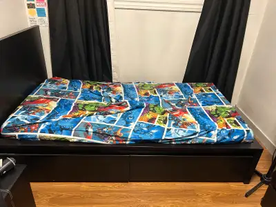 This single bed is perfect for a kids room and has a cool Marvel Comics themed bed sheet. This bed h...
