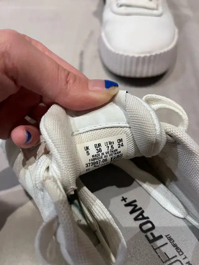 Women’s White Puma Shoes  in Women's - Shoes in Hamilton - Image 5