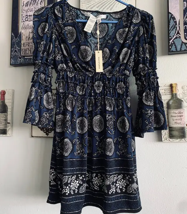 Size XS-S brand new Max Studio navy colour top in Women's - Tops & Outerwear in City of Toronto - Image 4