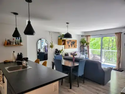 **3 ½ **avec Bureau au 3315, CHEMIN STE-FOY