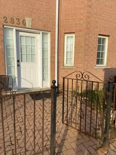 Newly renovated walk out studio apartment in PRIME MARKHAM LOCATION- Perfect for couples (Ground Lev...