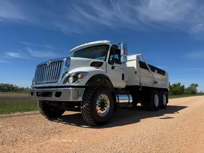 14,000 front, 40,000 rear, 385 wide base Bridgestone steer tires on aluminum rims, Maxxforce DT engi...