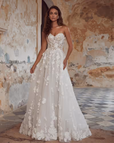 Original Price: $5,500 Perfect for brides planning a garden wedding, used but in great conditions! T...