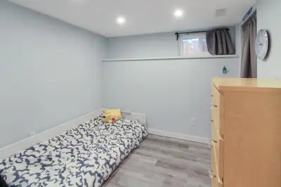 Room for rent near Moody Park - Bus 112, 101, 155, 128 (New West