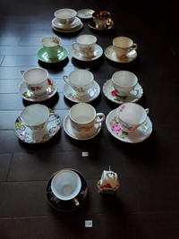 Vintage cup of tea & saucers with plates used/tasse de thé usagé