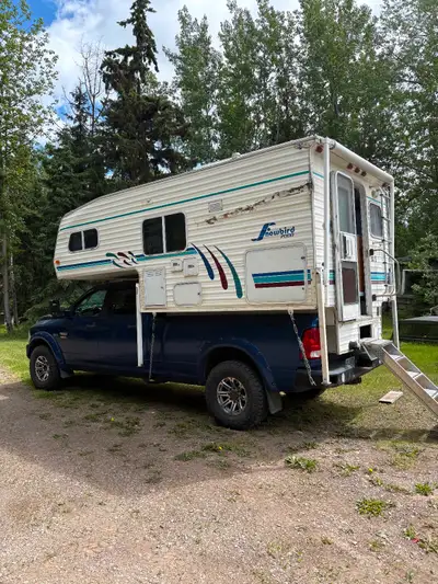 Snowbird 2000 Everything inside works as it should and clean Out side has some damage but all fixabl...