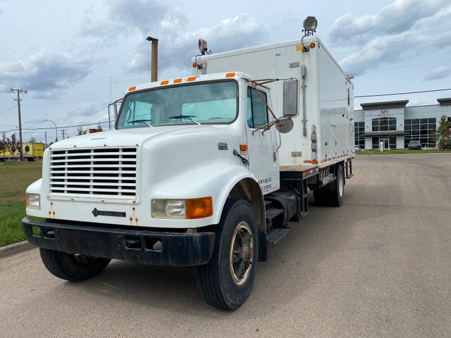 INTERNATIONAL 4900 Max force with mobile office in Cars & Trucks in Edmonton