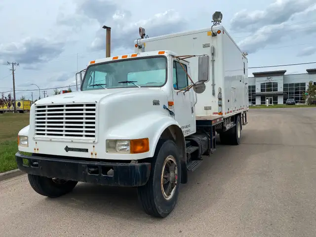 INTERNATIONAL 4900 Max force with mobile office in Cars & Trucks in Edmonton - Image 2