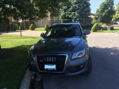 Grey exterior and grey leather interior Second owner since 30,000 kms OEM rims refinished in black s...