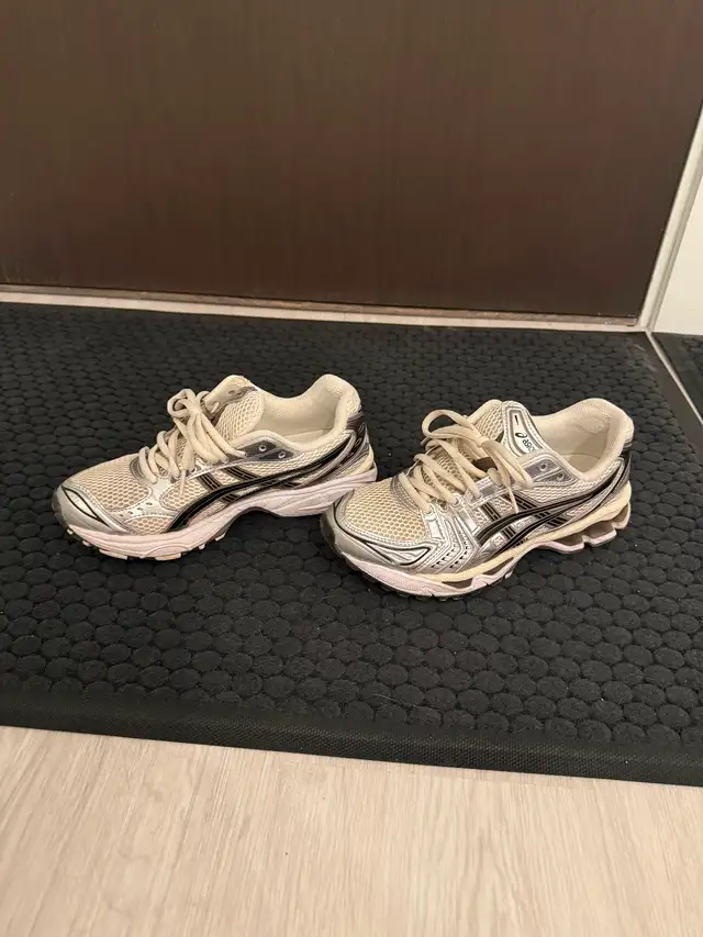 Worn ASICS Gel Kayano 14 Size 5M/6.5W