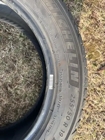 4 pneus d’hiver Michelin X ICE Snow Grandeur 255/50 R 19 SUV Reste environ 6/32