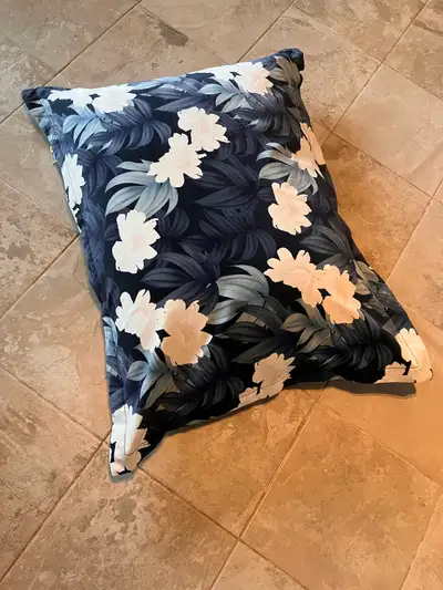 COMME NEUF *** Coussin pour chiens Be One Breed / Dog pillow bed, View more