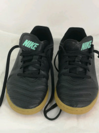 Girls Black Nike Shoes Size 4.5 Youth