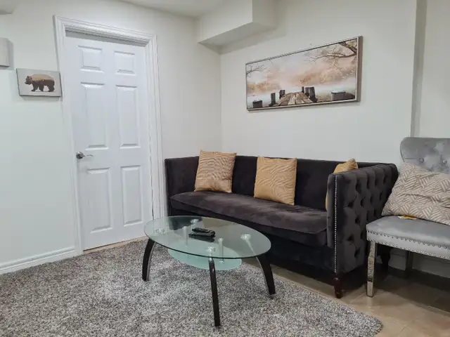 Rent Basement room for female - Mississauga in Room Rentals & Roommates in Mississauga / Peel Region - Image 5