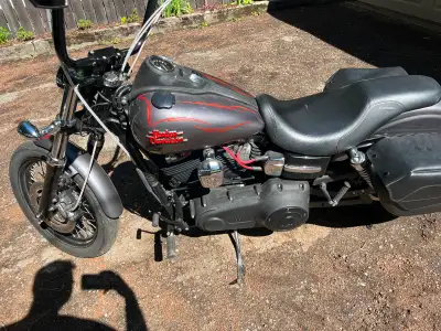 2014 Dyna harley, 23km, saddle bags, stainless steel brake lines, k&n air intake, 103 motor, vance&...