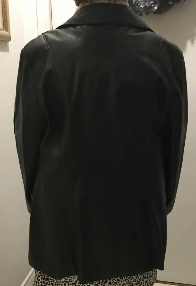 Danier Leather Jacket in Women's - Tops & Outerwear in Oshawa / Durham Region - Image 5