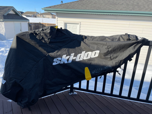 Skidoo Gen 4  Cover/Tarp dans Pièces et accessoires pour motoneiges  à Saskatoon
