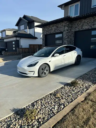2022 Tesla model 3 LR Dual Motor Features: AWD HEATED SEATS THROUGHOUT FSD CAPABILITY AUTO PILOT CAP...