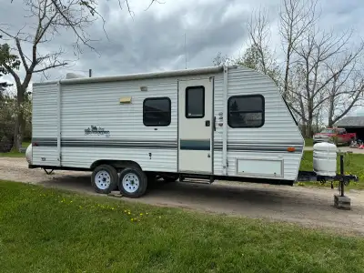 Newly renovated wilderness camping trailer 22 foot 3500 pounds dry weight . All new flooring, counte...