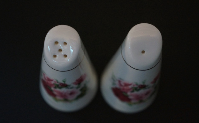 Vintage Salt and Pepper Shakers - Roses - England in Kitchen & Dining Wares in City of Toronto - Image 3