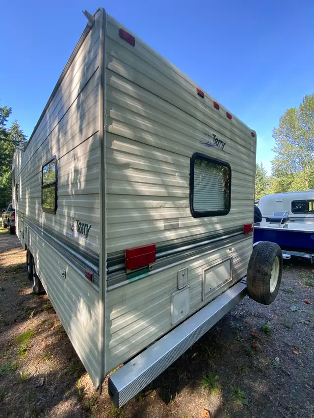5TH WHEEL TRAILER FOR SALE OR RENT , DAILY / WEEKLY OR MONTHLY in Travel Trailers & Campers in Campbell River - Image 5