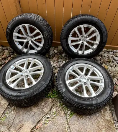245/60R18 Michelin X-ICE Winter tires on 5x114 alloy rims Excellent condition 5x114 bolt pattern rim...