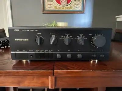 Mint Completely gone over by professional Tech HK6800, recapped etc Better then new !