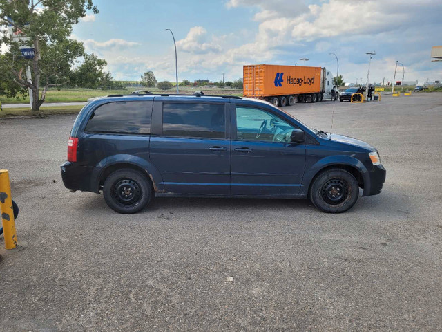 2009 Dodge Grand Caravan in Cars & Trucks in Calgary - Image 2