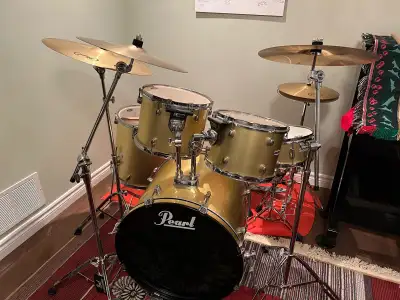 5 pc. Pearl Forum Drum Set w/ Sabian crash, View more