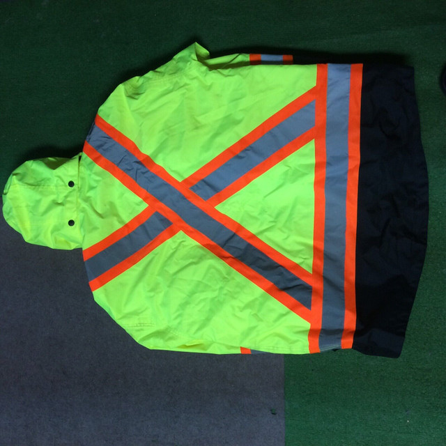 2 in 1  High Visibility Jacket (New) dans Hommes  à Edmundston - Image 2