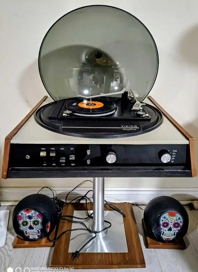 Vintage 1971 Viking  Space Age Stereo in General Electronics in Trenton - Image 2