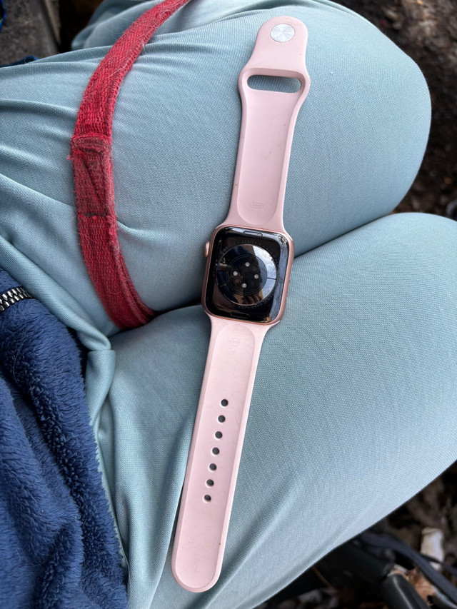 Apple Watch Series 6 in Jewellery & Watches in Ottawa - Image 2
