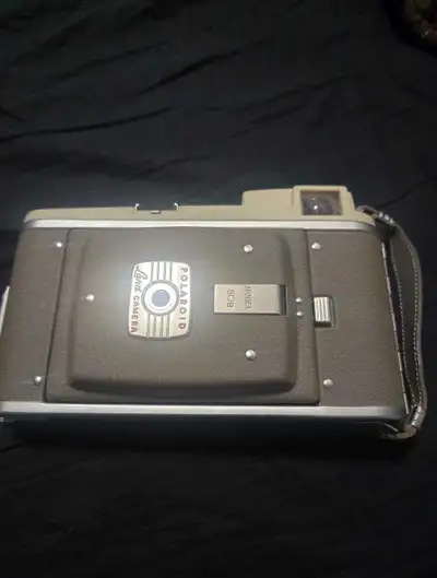 I have a vintage Polaroid Land Camera model 80b for sale. Originally made between 1959-1961. Its a b...