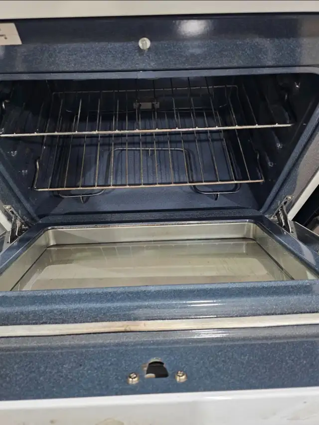 Kenmore 30" White Slide-In Electric Ceramic Stove Oven  CAN DELI in Stoves, Ovens & Ranges in Hamilton - Image 4