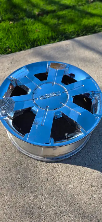 4 GMC 19 X 7 X 5 on 4.5 (bolt circle) Chrome Rims. Each is equipped with a pressure sensor. Also inc...