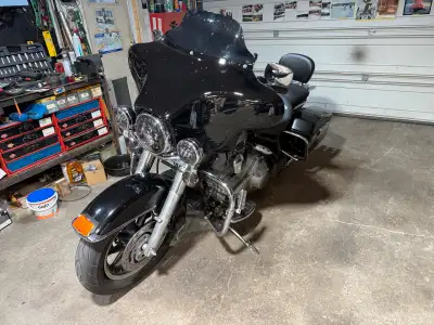 2001 Electra glide. Twin cam 88 with 95 big bore. Wiseco Forged pistons 9.5:1 comp ratio, Andrews 26...