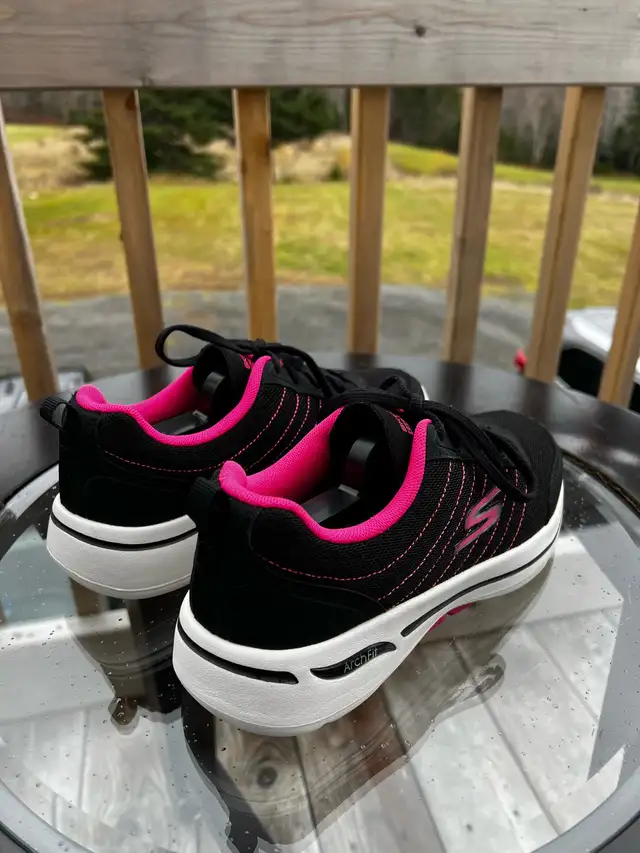 SKECHERS Women's GOWALK ARCHFIT Shoes - TRUE VISION 7 sz in Women's - Shoes in Cape Breton - Image 4