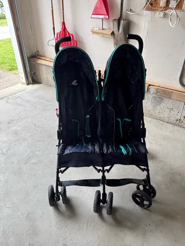 Double   stroller in Strollers, Carriers & Car Seats in Kitchener / Waterloo - Image 2