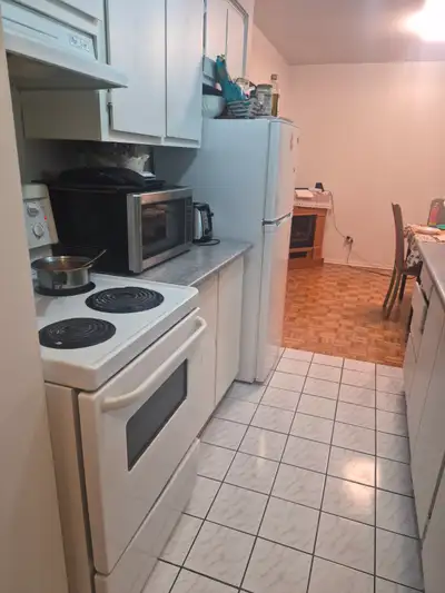 Je loue une chambre dans un grand 4/2 meublé tout inclus ,dans un immeuble sécuritaire, dans un quar...