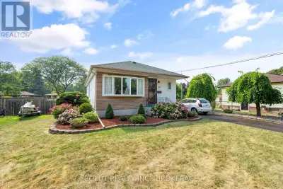 Bright & Spacious Bungalow with Double Driveway - St. Catharines ! 2-Bedroom Bungalow in Quiet North...