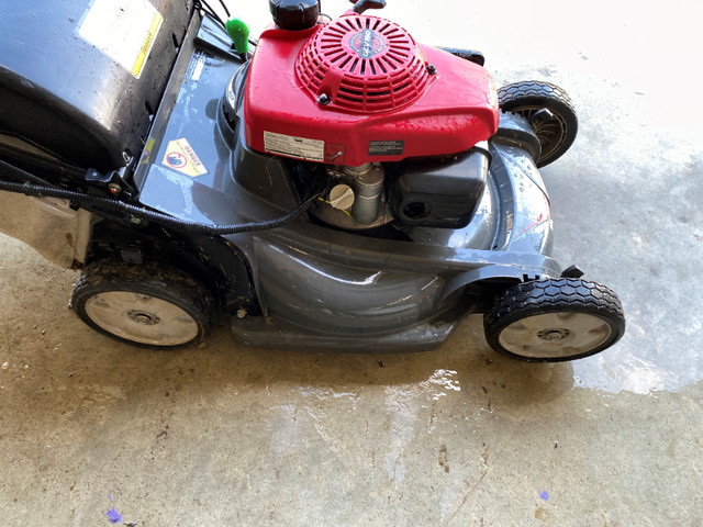 Honda push mower with electric start in Lawnmowers & Leaf Blowers in Leamington