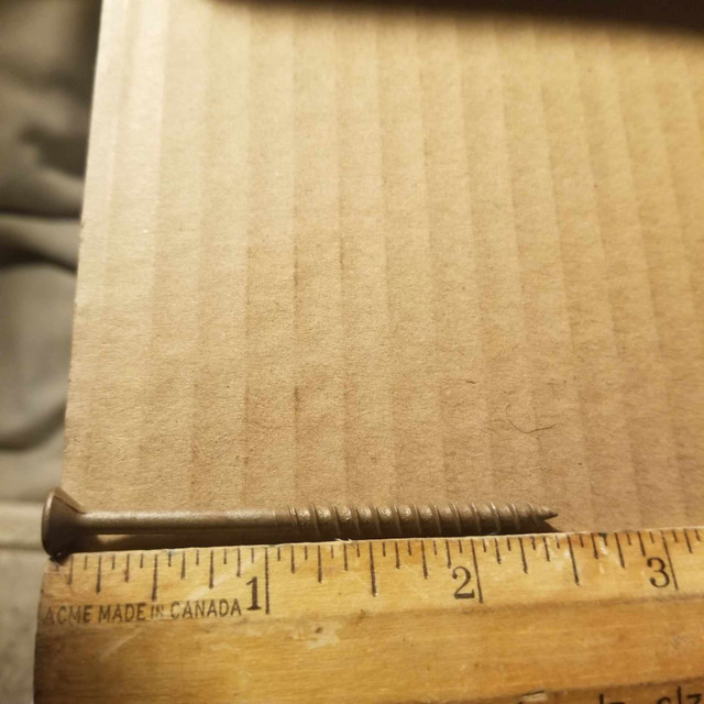 #8 2.5 inch deck screws, Robertson head. in Hardware, Nails & Screws in Kamloops - Image 2