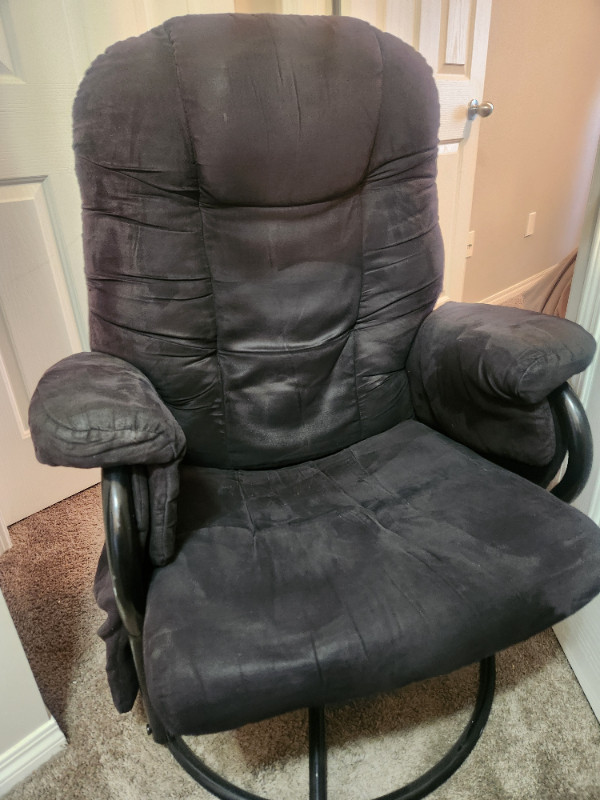 Office chair in Chairs & Recliners in Edmonton