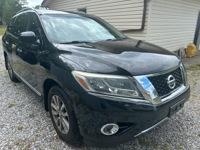 2015 Nissan Pathfinder SL in Cars & Trucks in Hamilton - Image 4