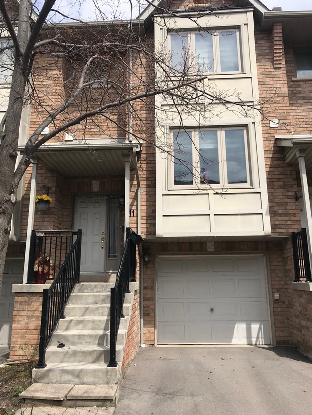 3 bed 2.5 bath townhouse for Rent starting July 15th Long Term