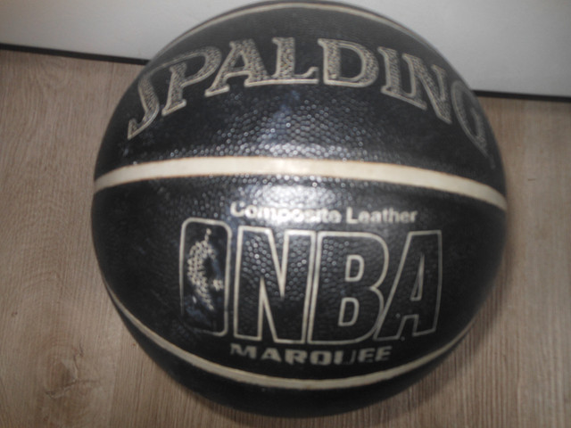 NBA basketball leather ball dans Basketball  à Ville de Montréal - Image 3