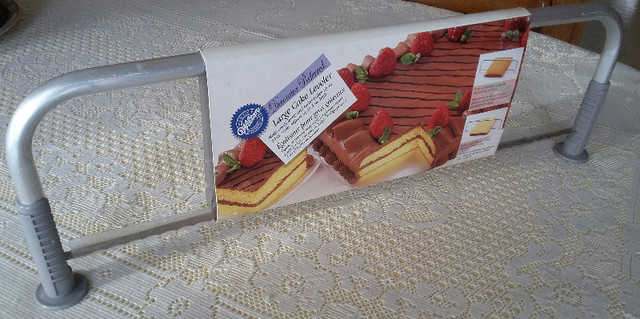 Professional Cake cutter/leveller in Hobbies & Crafts in Strathcona County