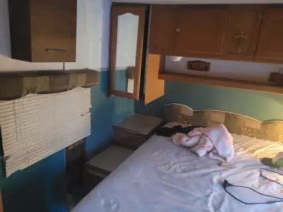 La roulotte as eu une bonne infiltration deau lete dernier ... les murs et le plancher de lextension...